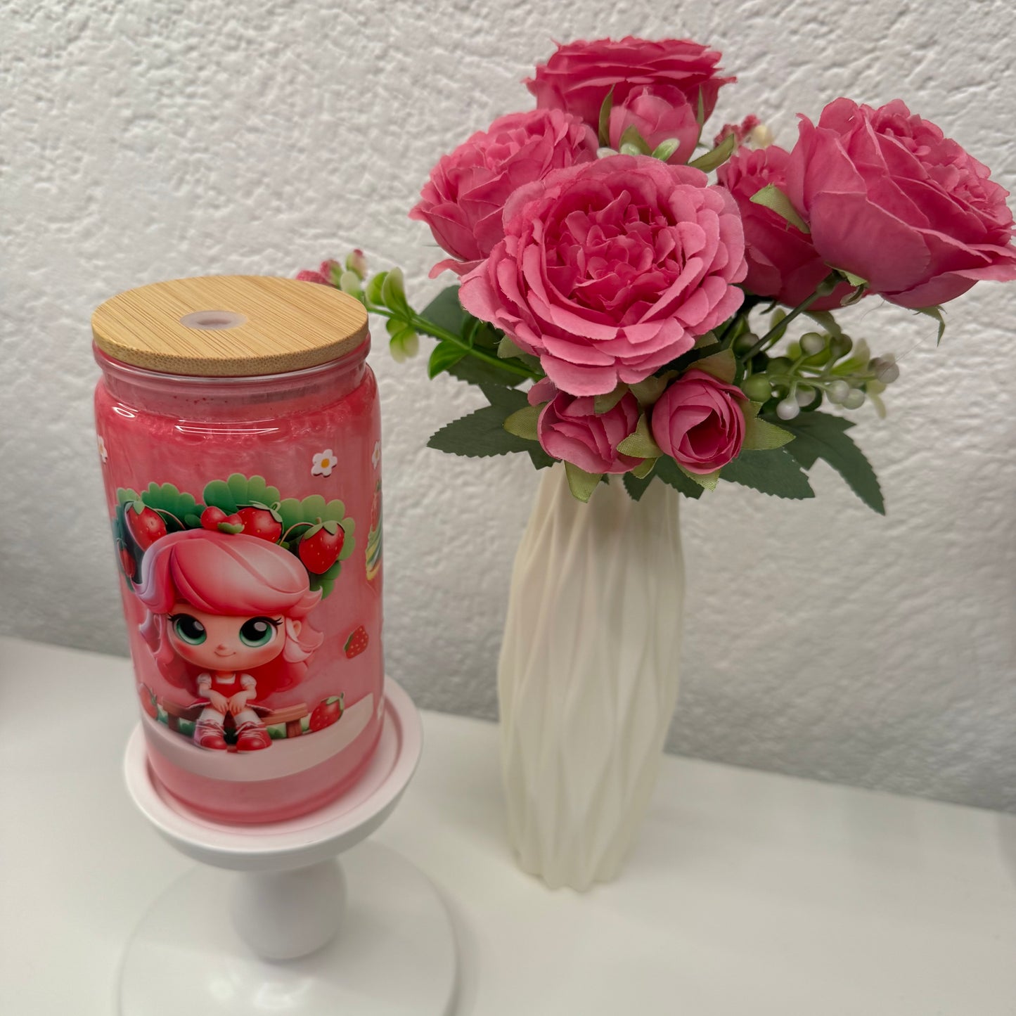 Fertiger Kunststoffbecher