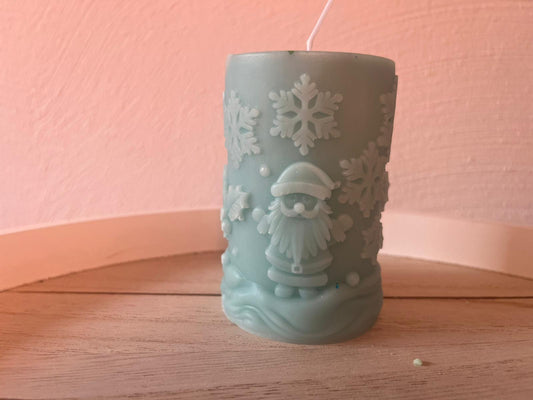 Weihnachtskerze Weihnachtsmann mit Schneeflocken (Blau-Grau)