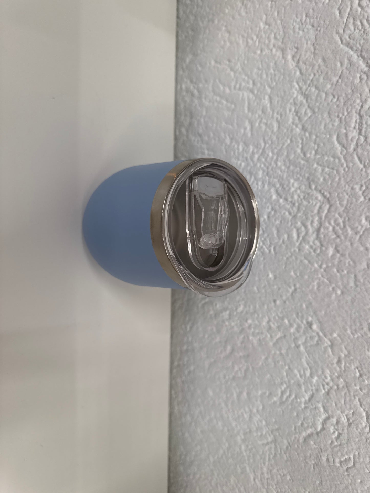 Thermobecher mit Strohhalm