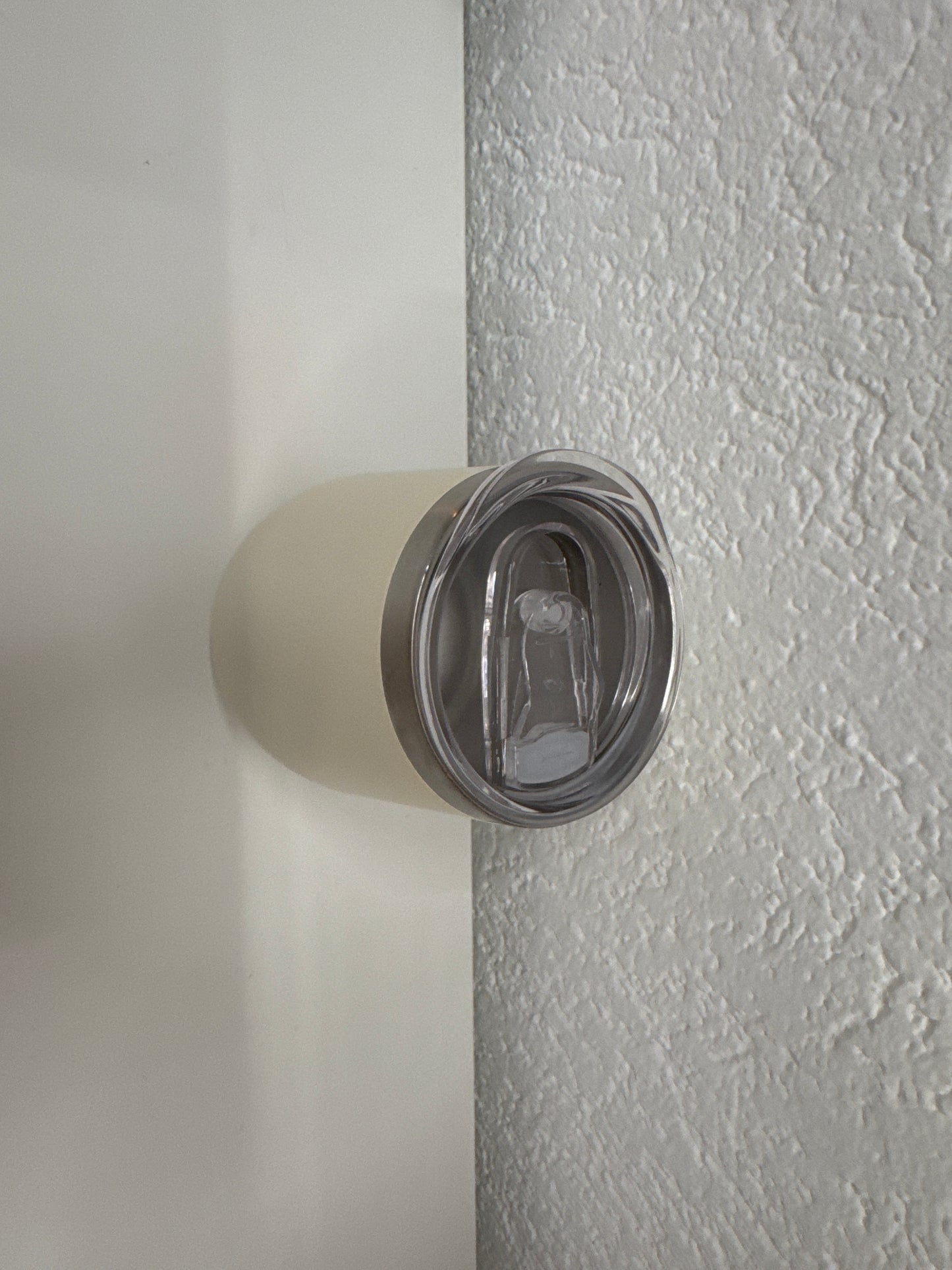 Thermobecher mit Strohhalm