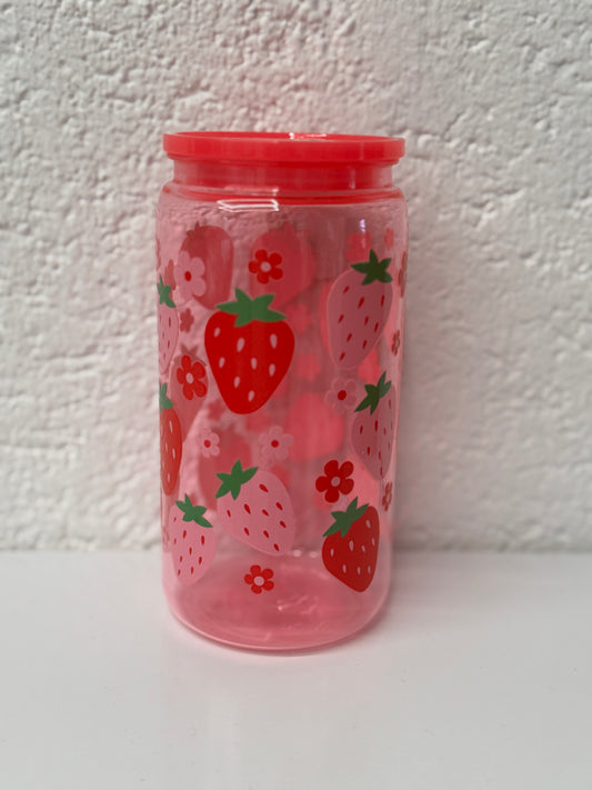 Erdbeerbecher mit Strohhalm