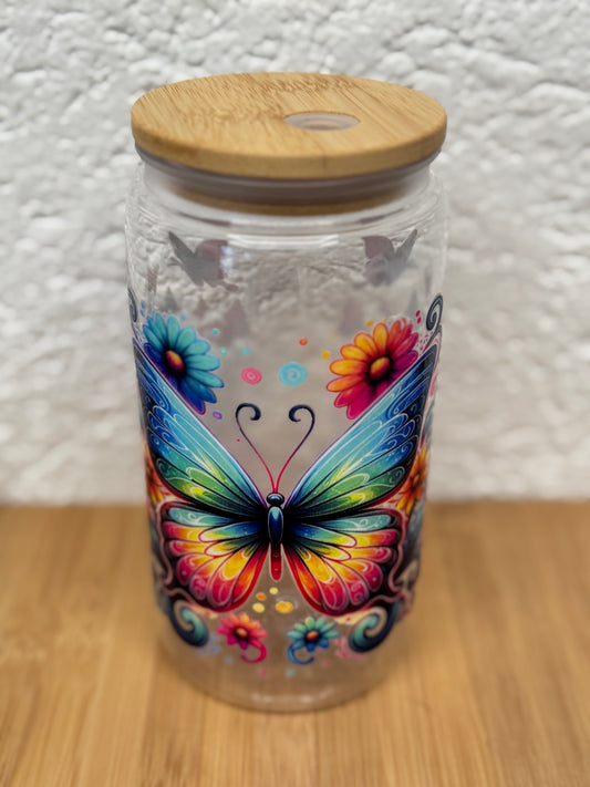 Trinkbecher mit Strohhalm