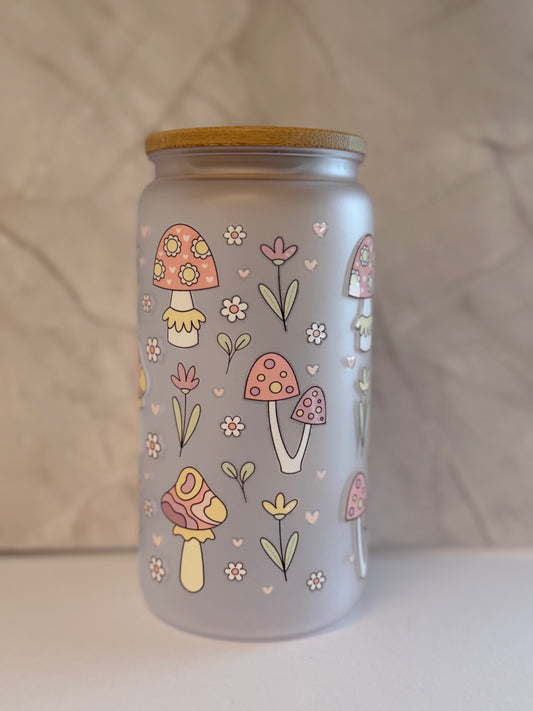 Trinkbecher mit Strohhalm