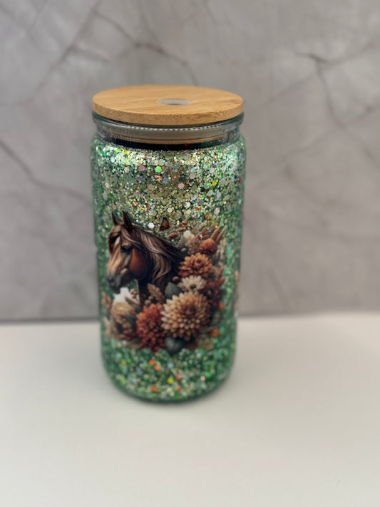 Glitzerbecher mit Strohhalm