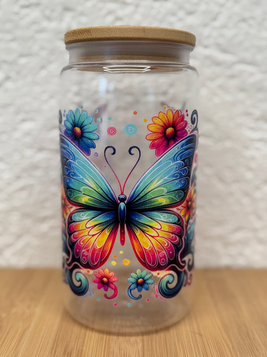 Trinkbecher mit Strohhalm